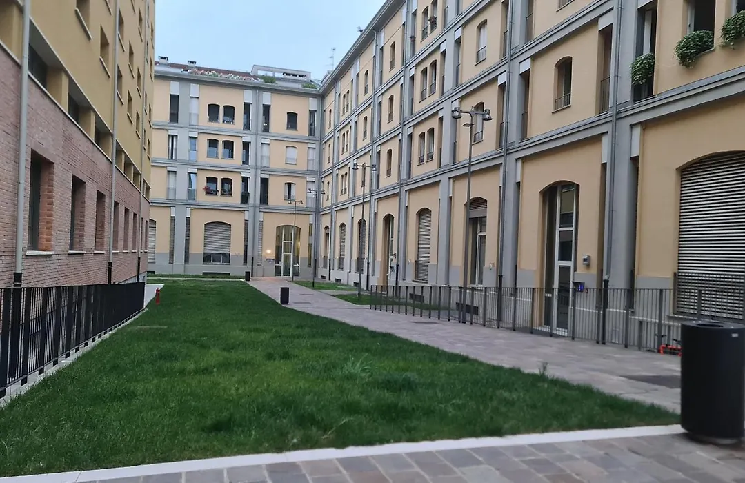 Milan Space Loft - Apartment Close To M5 Subway - Free Parking - Sky & Netflix Tv-1
